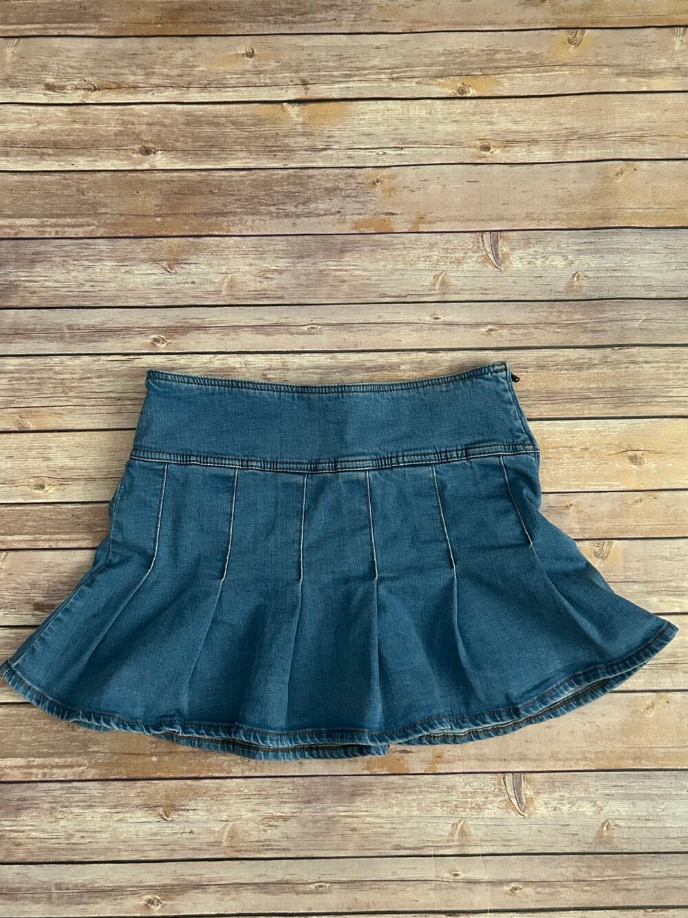 AEROPOSTALE PLEATED DENIM MINI SKIRT SIZE LARGE PREPPY ACADEMIC